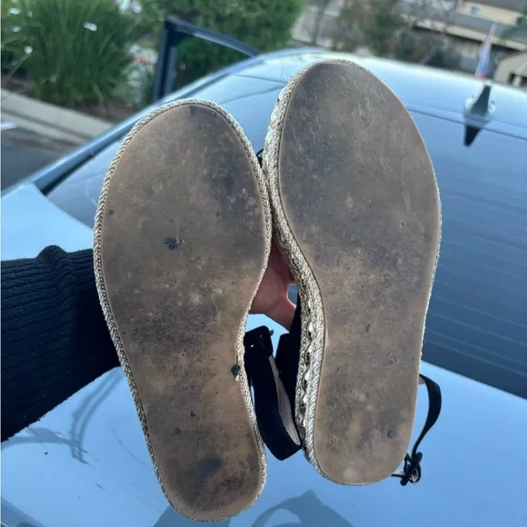 Steve Madden Black and Gold Wedge Sandals - Picture 4 of 4